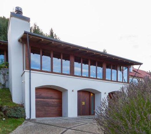 Vista Retreat - Queenstown Holiday Home