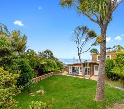 Piha - City Escape, Piha Holiday Home