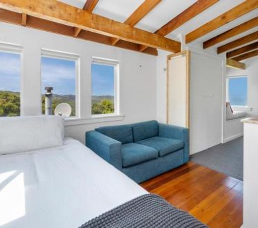 Piha - City Escape, Piha Holiday Home