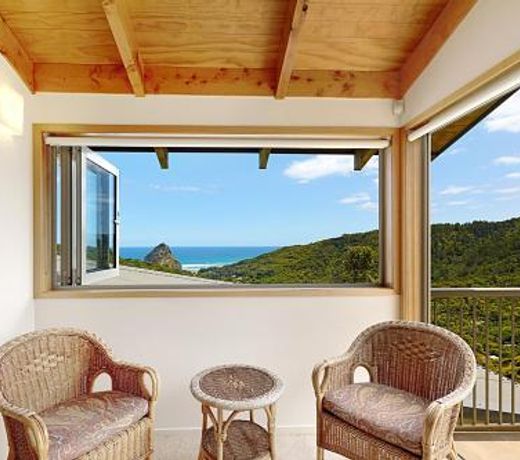 Sea of Green Lookout - Piha Holiday Home
