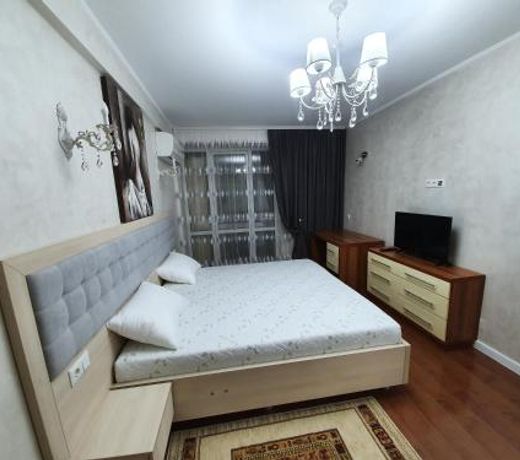 Rent Grand Delux Apartments 3-rooms Design in Chisinau