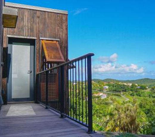Villa d'architecte au Francois avec piscine a debordement de 16m