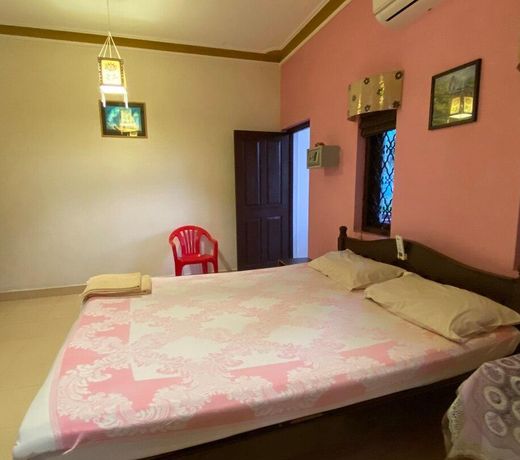 6 guest beach Side Villa, Candolim Goa