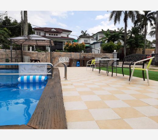 Cozy, Modern House: Spacious Parking|Private Pool
