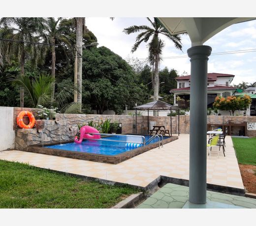 Cozy, Modern House: Spacious Parking|Private Pool