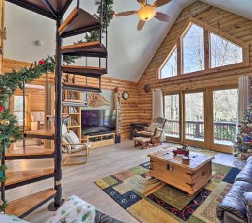 Cozy Beech Mountain Retreat with 2 Decks and Fire Pit!