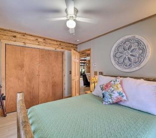Cozy Beech Mountain Retreat with 2 Decks and Fire Pit!