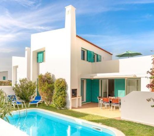 L&A Villa with Private heated Pool in Prainha