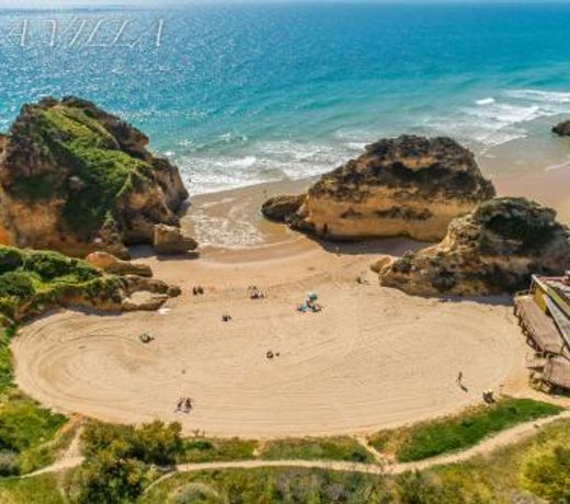 L&A Villa with Private heated Pool in Prainha