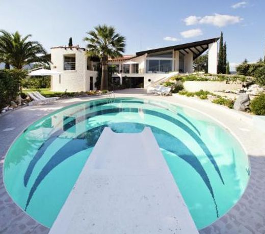 Luxury villa on the Cote d'Azur Calm and all-round view on sea and mountains