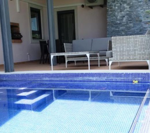 Apartamento com 3 quartos e piscina