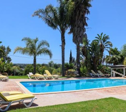 Idyllic Farm House with huge Garden for 14PAX