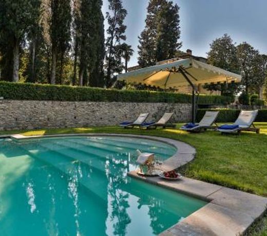 Coselli 's Collection. Luxury Villas Rental