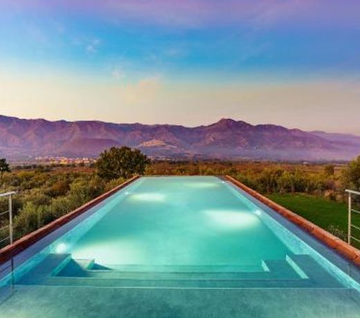 Etna Retreat