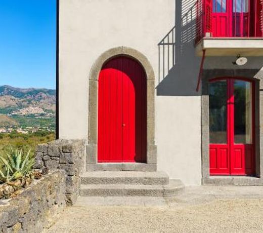 Etna Retreat