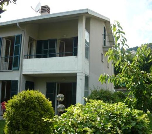 Casa Dina