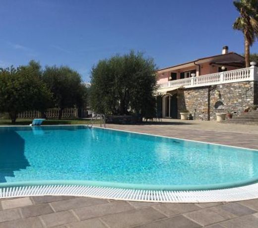 Villa con piscina a Imperia, Italy