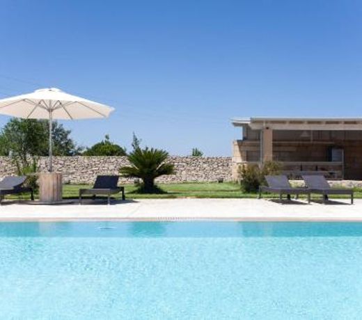 Masseria 8 camere e 10 bagni, piscina mare m880