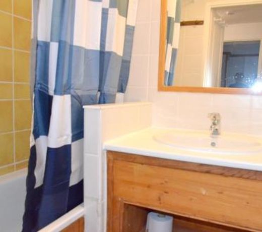 Appartement de 2 chambres a Besse et Saint Anastaise avec magnifique vue sur la montagne piscine par