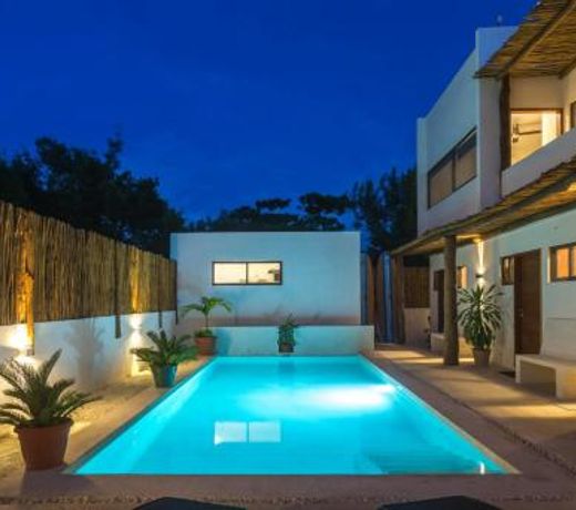 Top Rated Condo Close to the beach H4