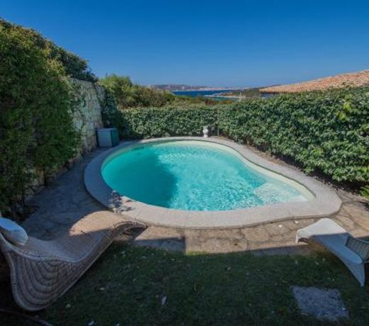 Villa con Piscina e Vista Mare