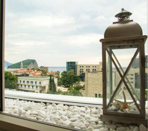 Leona Residences Apartment
