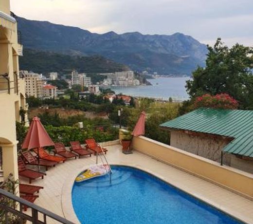 NearBy Hotel
