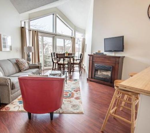 205 Pointes North Inn