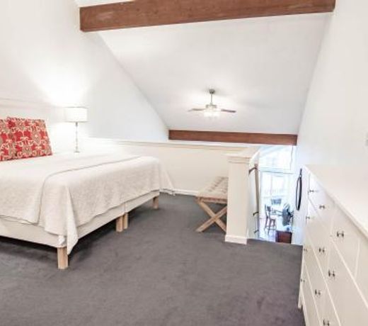 205 Pointes North Inn