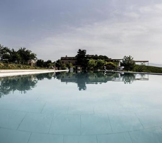 Scenic Apartment in Ascoli Piceno with Jacuzzi