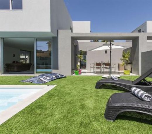 Villa Sena Lion - Splendid Contemporary 3 Bedroom Villa - Private Swimming Pool - Close to Beach