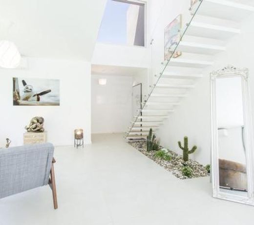 Villa Sena Lion - Splendid Contemporary 3 Bedroom Villa - Private Swimming Pool - Close to Beach