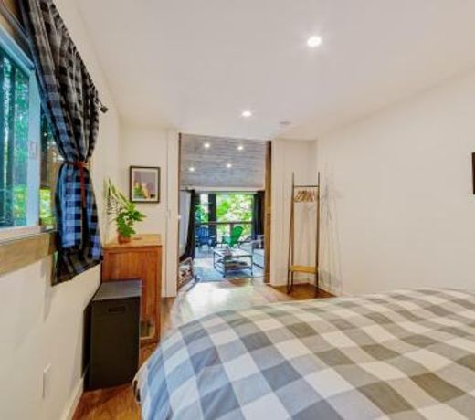 Roo's River House