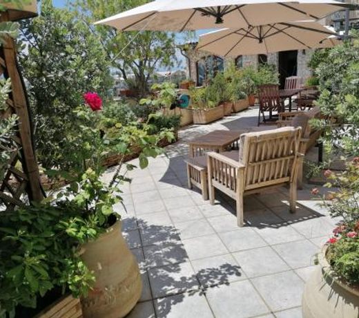 Vela Club House