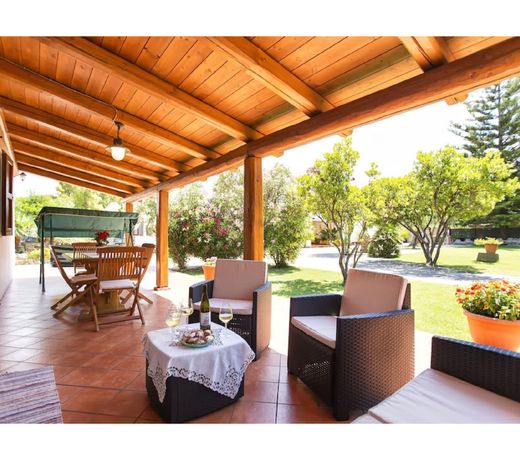 Villa Porticciolo in Alghero with large garden for 6 guests
