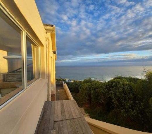 10 Sleeper, Indoor Pool, WIFI, DSTV Perfect Holiday Home