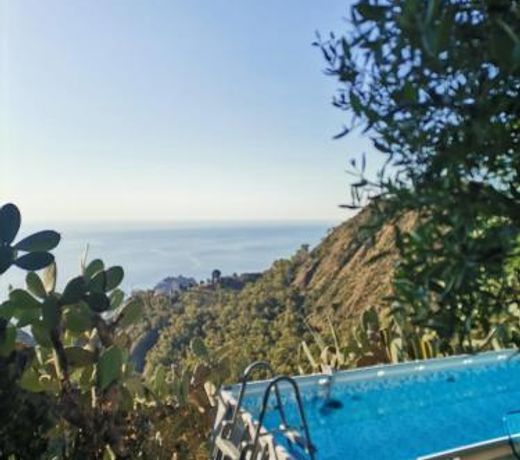 Casa Il Faro villa con piscina