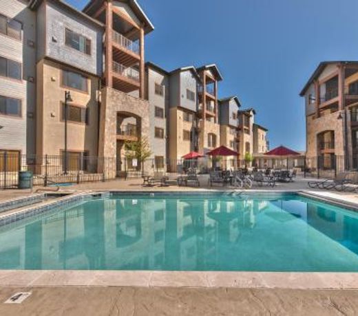 Silverado Lodge Two Queen Hotel Room by Canyons Village Rentals