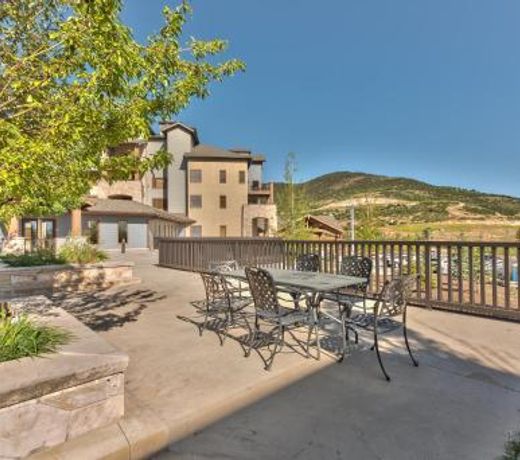 Silverado large 3 bedroom loft by Canyons Village Rentals
