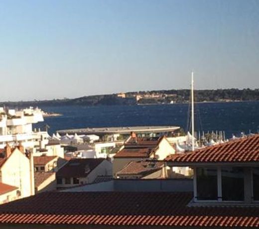 Cannes President Vue Mer