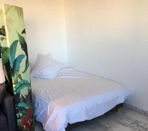Cannes President Vue Mer