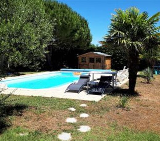 Gite 3 etoiles 300m plage piscine privee grand jardin