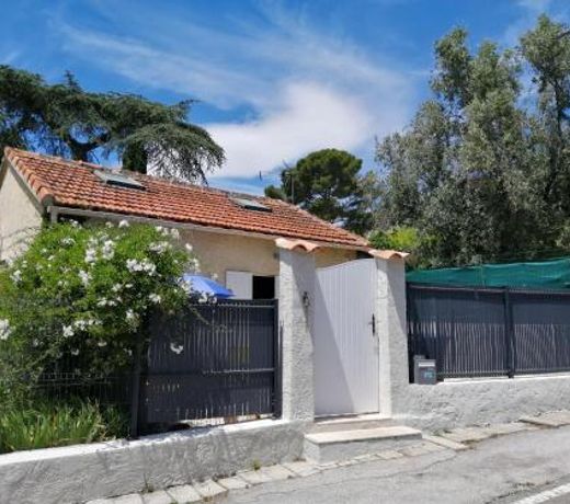 Studio independant avec jardin sur la cote Varoise