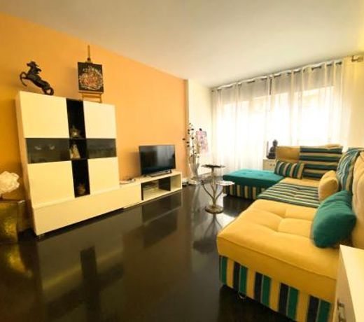 Callaueta, Centro comercial