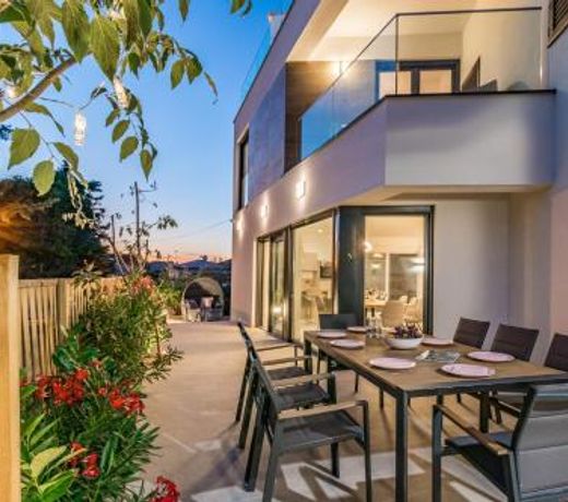 Villa Elena Deluxe mit Whirlpool und POOL am MEER