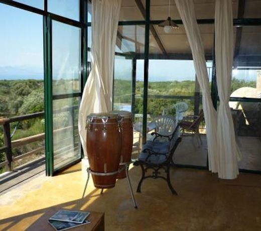 Andraclos House