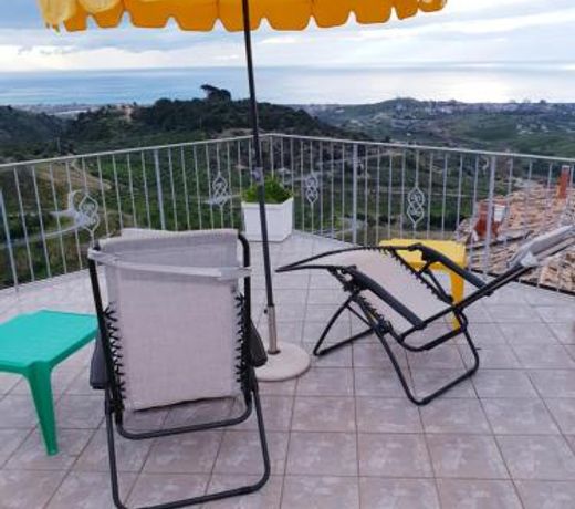 Badolato Panoramic House
