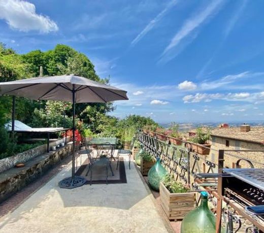 Panoramic Nest In Montalcino