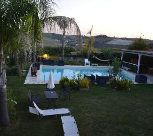 Villaggio Naif Girasole