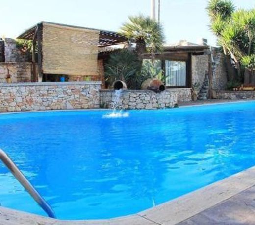 Apartment with one bedroom in Castrignano del Capo with shared pool furnished garden and WiFi 4 km f
